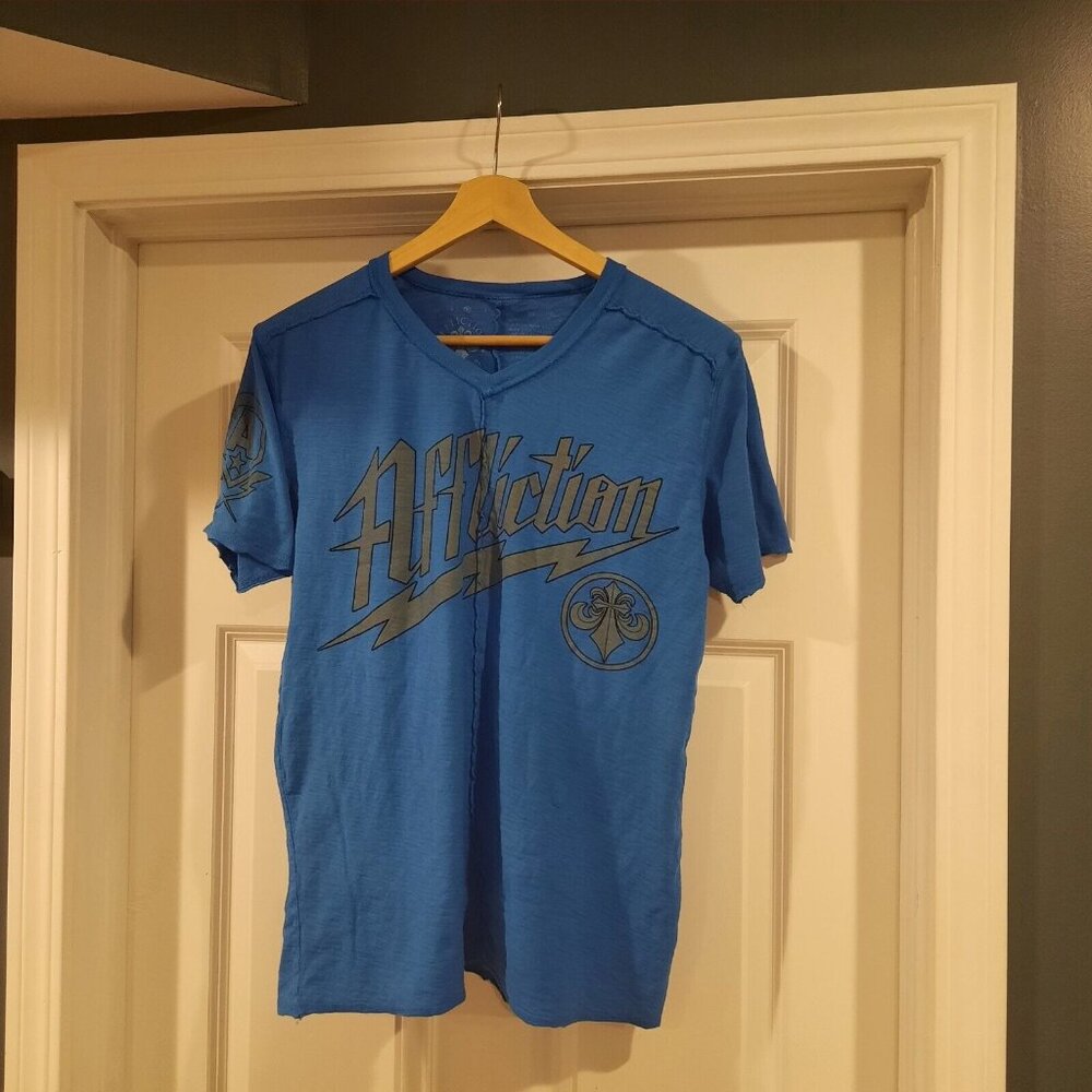 Affliction Shirt‎ Mens Medium Blue Vtg Y2K Mall Cyber Goth MMA V-Neck